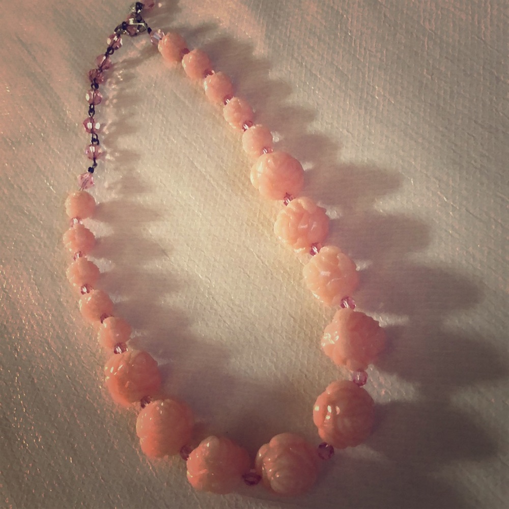 Tarina Tarantino carved rose necklace